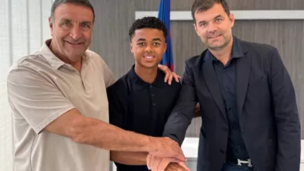 برشلونة يستعد لإحياء الأسطورة الهولندية .. ويقترب من رسم ملامح المستقبل