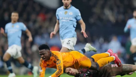 أحكم بنفسك.. شاهد الحكم يحرم ريال مدريد من ضربة جزاء أمام مانشستر سيتي