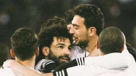  مثل رونالدو وميسي.. نجم المنتخب المصري يركب قطار الدفاع عن صلاح