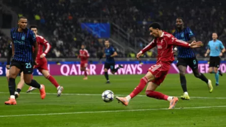 فيديو| شاهد لمسة يد أنقذت إنتر!..  لقطة تحكيمية مثيرة في مباراة إنتر وليفربول