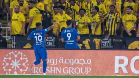  ليست المرة الأولى ويجب معاقبته.. محترف الهلال يشعل غضب الاتحاديين
