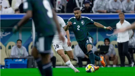 انقسام في الشارع الرياضي بسبب إلغاء ركلة جزاء السعودية أمام فلسطين