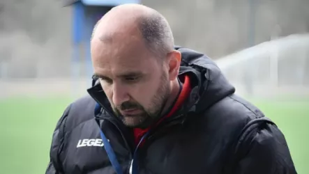  فيديو | صافرة الموت تعلن المأساة في أوروبا.. مدرب يفارق الحياة أثناء مباراة فريقه