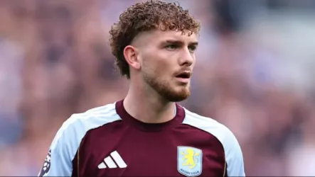 ليفربول يُفاجئ أستون فيلا بقرار غير متوقّع بشأن هارفي إليوت