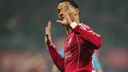  فيديو| شاهد نجم ليفربول يعتذر لجماهير فرانكفورت بعد التسجيل في شباكهم