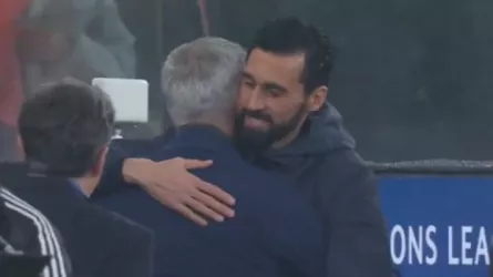  عناق المعلم والتلميذ.. لقطة مورينيو وأربيلوا تخطف الأنظار في قمة ريال مدريد وبنفيكا
