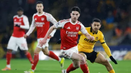  قطار آرسنال يدهس الولفز في الشوط الأول.. وساكا يفتتح السهرة مبكراً