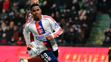 هاتريك إندريك التاريخي.. هل أهان الموهبة البرازيلية تاريخ ميسي في فرنسا؟