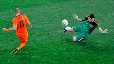 سرقة قميص كاسياس التاريخي بطل مونديال 2010 من متحف في مدريد