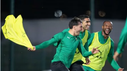  بأجواء الاحتفال .. نجوم أوروبا يخطفون الأنظار من قلب تدريبات الأسود