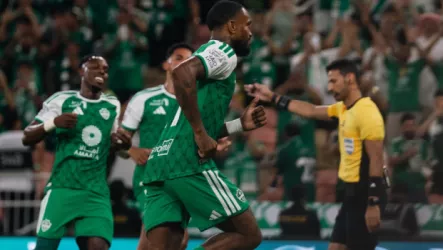 شاهد.. الأهلي ينهي الشوط الأول بثنائية نظيفة أمام أبها في دوري روشن