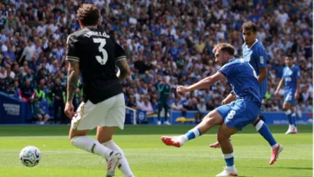 شاهد.. برايتون يكرم ضيفه أستون فيلا برباعية في افتتاح الدوري