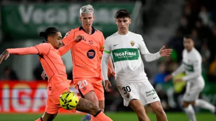 ملامح غاضبة في برشلونة.. داني أولمو يثير الجدل بعد تبديله في مباراة إلتشي