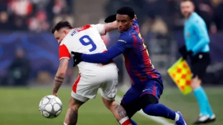 جنون في براج.. تعادل مثير (2-2) يحسم شوط برشلونة وسلافيا براج الأول