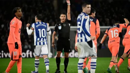 فضيحة تحكيمية في الدوري الإسباني.. تقييم كارثي لحكم موقعة برشلونة وريال سوسييداد