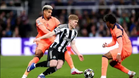 سيناريو جنوني في سانت جيمس بارك.. تعادل مثير بين نيوكاسل وبرشلونة في الدقيقة 96