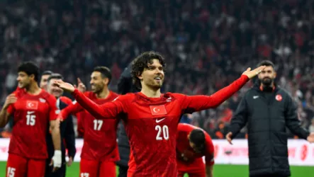 لحظات حبس الأنفاس.. نقل مدرب منتخب تركيا للمستشفى بعد سقوط مروع أمام كرواتيا