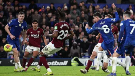  فيديو| لأول مرة في التاريخ.. الفار يتدخل لعقاب المتسبب في معركة نارية بالدوري الإنجليزي