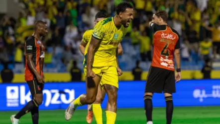 الخليج يحسم الجدل.. حقيقة انتقال جوشو كينغ إلى الهلال