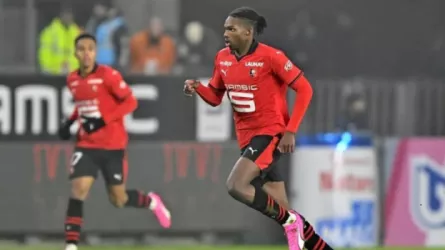  مدافع رين يخضع لفحص طبي قبل إتمام الانتقال لصفوف ليفربول