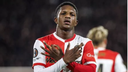  ليفربول يستبعد ظهير فينورد من حساباته واهتمام أوروبي مستمر بالصيف