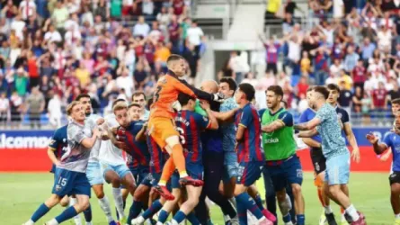 فيديو| عقوبة تاريخية.. إيقاف حارس سرقسطة 13 مباراة بعد لكمة قوية لقائد هويسكا