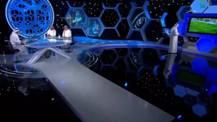 خبير تحكيمي يكشف اللقطات الجدلية في حالات مباراتي الشباب ونيوم والأهلي والتعاون