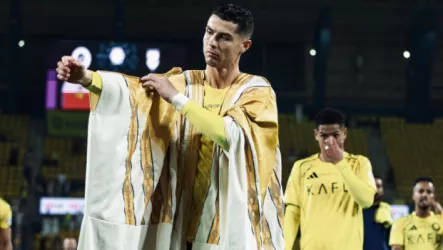 رونالدو ينهي جدل رحيله عن النصر بعد رسالة ترامب .. تصريح حاسم بـ البشت