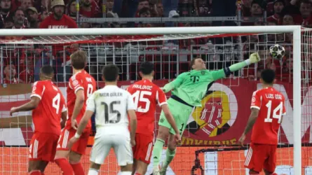 من عالم الخيال.. غولر يسقط نوير مجدداً بضربة حرة خرافية في أليانز أرينا