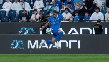  خبير تحكيمي يفجرها: ركلة جزاء الهلال أمام الفيصلي غير صحيحة