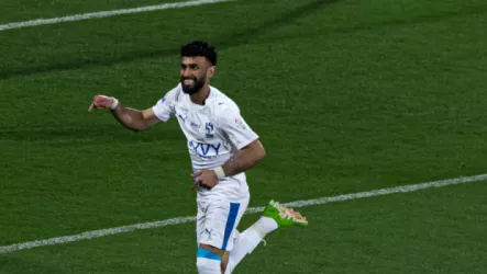  الهلال يشعلها مبكرًا بهدف أول.. والفيحاء يرد سريعًا والـ VAR يتدخل