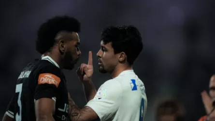  بسبب هدف ذاتي.. علي البليهي يثير الجدل بتصرفه في مباراة الهلال والشباب