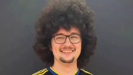  من مدرج اليونايتد لكرسي الحلاق.. قصة فرانك إيليت التي هزت السوشيال ميديا