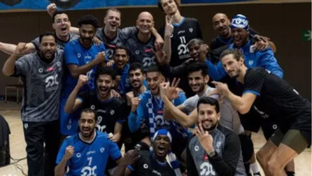  شاهد | احتفالات جماهير الهلال بعد الفوز على الاتحاد في نخبة الطائرة