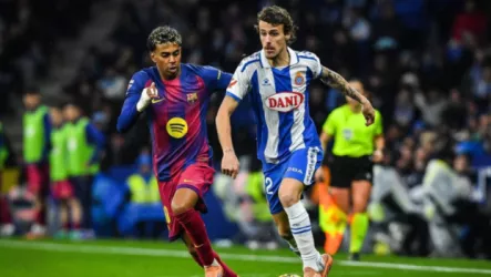  قاهر يامال يحسم الجدل ويكشف موقفه من عرض برشلونة