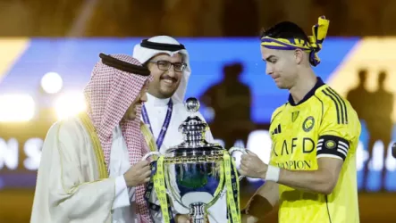  شاهد | إشارة رونالدو تشعل الجدل بعد التتويج بالدوري السعودي