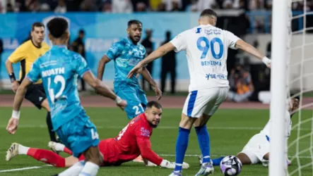 الهلال يكتسح الأخدود بسداسية في ليلة تألق بنزيما بأول ظهور