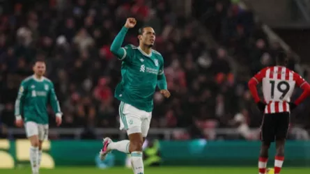 فان دايك المنقذ يقود ليفربول لانتصار ثمين على سندرلاند برأسية قاتلة في ليلة البريميرليج