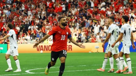كم هدف يحتاج محمد صلاح ليصبح الهداف التاريخي لمنتخب مصر بعد الفوز المونديالي؟