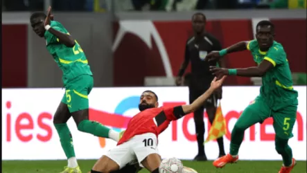 رسالة صلاح لماني عقب الإقصاء.. تفاصيل الحوار القصير بين أساطير القارة