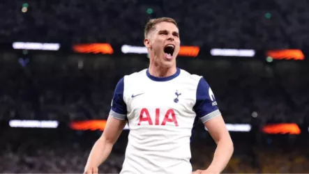 ميكي فان دي فين يترك مستقبل توتنهام مفتوحًا وسط اهتمامات برشلونة وريال مدريد