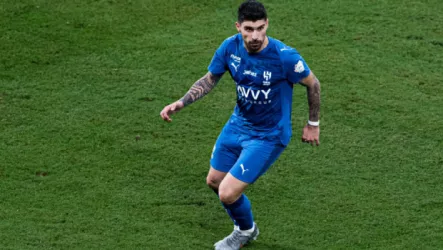 جماهير الهلال لإدارة الزعيم .. جددوا عقد هذا اللاعب فورا 