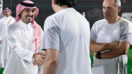 وزير الرياضة يشعل حماس الأخضر قبل خليجي 27.. رسالة قوية للاعبي المنتخب في المران