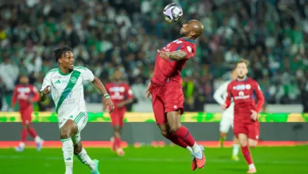 صور| في رمضان .. مهاجم ضمك مصدوم بعد تعرضه لـ العنصرية من بعض جماهير الأهلي