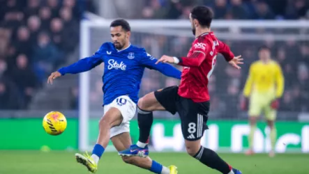 سيطرة حمراء بلا أهداف.. تعادل سلبي يحسم الشوط الأول بين مانشستر يونايتد وإيفرتون