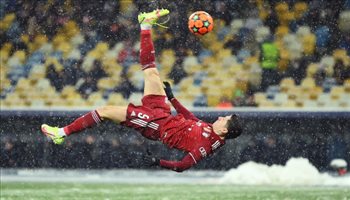 ليفاندوفيسكي هدف أسطوري لليفاندوفيسكي يزين فوز بايرن ميونخ على دينامو كييف بثنائية