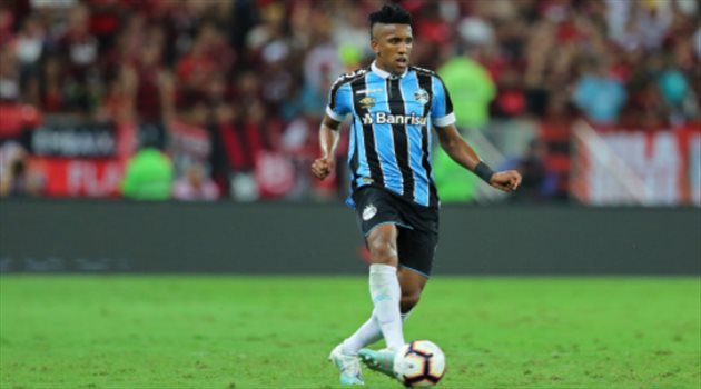 ماذا يحدث في النصر.. آل معمر يحسم صفقة "غريبة" من البرازيل