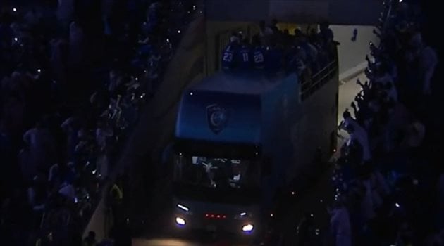  فيديو | وصول لاعبي الهلال إلى ملعب الإنماء قبل مواجهة الأهلي