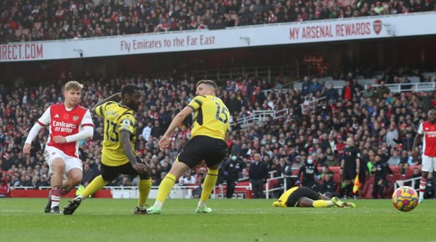 فتى أرسنال الذهبي يسيطر على المدفعجية بأرقامه القياسية