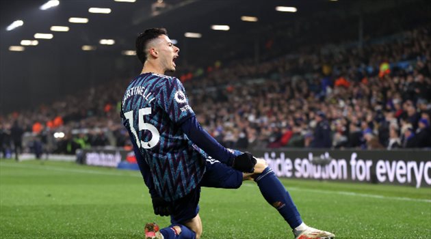 جوهرة أرسنال يدون اسمه في تاريخ الكرة الإنجليزية